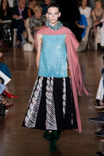 Look 16